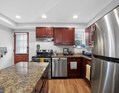 2623 Emerald Street - Photo Thumbnail 11
