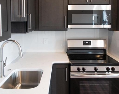 212 Manheim Street - Photo Thumbnail 3