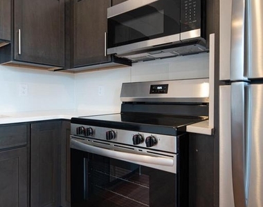 212 Manheim Street - Photo Thumbnail 4