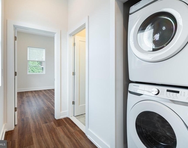 212 Manheim Street - Photo Thumbnail 7