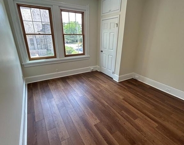 209 Grayling Avenue - Photo Thumbnail 10