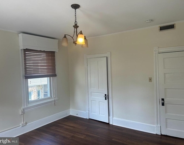 209 Grayling Avenue - Photo Thumbnail 3