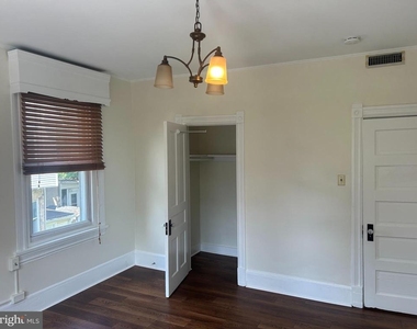 209 Grayling Avenue - Photo Thumbnail 4
