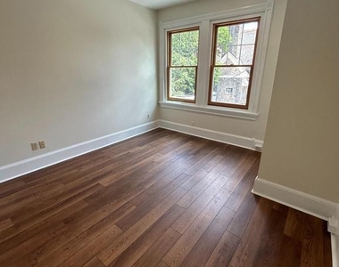 209 Grayling Avenue - Photo Thumbnail 9