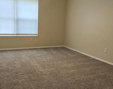 208 Foxmeadow Drive - Photo Thumbnail 17