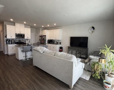 4913 Brookside Court - Photo Thumbnail 5