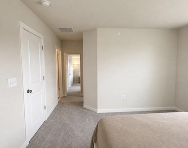 4913 Brookside Court - Photo Thumbnail 18