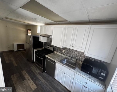 2015 Hyatt Street - Photo Thumbnail 3