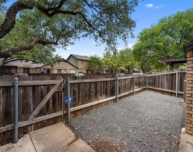 1015 E Yager Ln - Photo Thumbnail 15