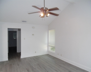 7400 Dixie Dr - Photo Thumbnail 3