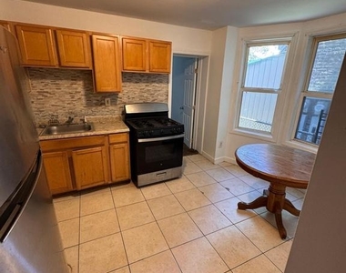 146 W Hanover Street - Photo Thumbnail 2