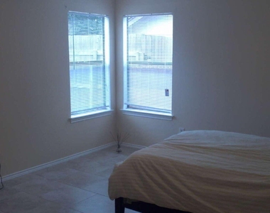 6700 Shiner St - Photo Thumbnail 6