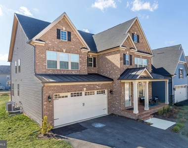 6547 Clubhouse Drive - Photo Thumbnail 2
