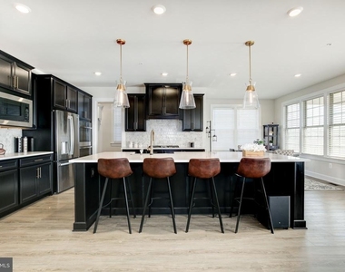 6547 Clubhouse Drive - Photo Thumbnail 8