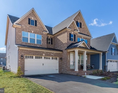 6547 Clubhouse Drive - Photo Thumbnail 4
