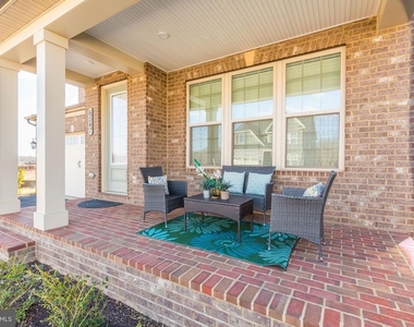 6547 Clubhouse Drive - Photo Thumbnail 7