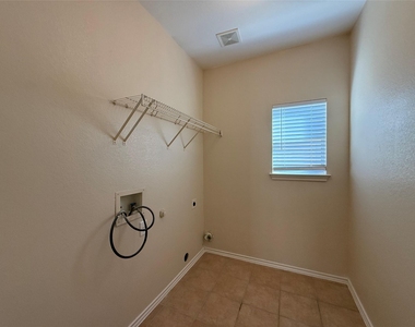 11606 Hereford St - Photo Thumbnail 8