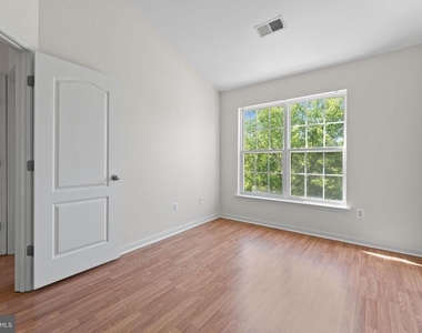 702 Anoosh Court - Photo Thumbnail 23