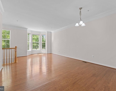702 Anoosh Court - Photo Thumbnail 9
