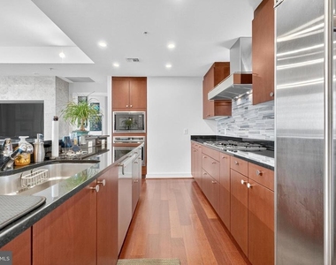 6820 Wisconsin Avenue - Photo Thumbnail 7