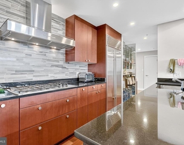 6820 Wisconsin Avenue - Photo Thumbnail 6