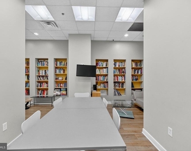 6820 Wisconsin Avenue - Photo Thumbnail 24