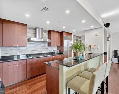 6820 Wisconsin Avenue - Photo Thumbnail 8