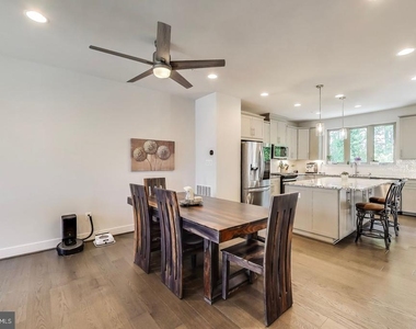 5004 Oakmoore Drive - Photo Thumbnail 4