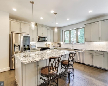 5004 Oakmoore Drive - Photo Thumbnail 3