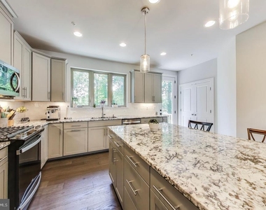 5004 Oakmoore Drive - Photo Thumbnail 2