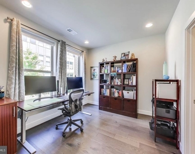 5004 Oakmoore Drive - Photo Thumbnail 6