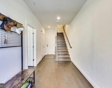 5004 Oakmoore Drive - Photo Thumbnail 16