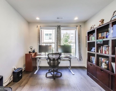 5004 Oakmoore Drive - Photo Thumbnail 7