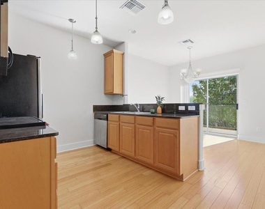 13420 Lyndhurst St - Photo Thumbnail 8