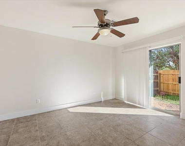 13420 Lyndhurst St - Photo Thumbnail 22