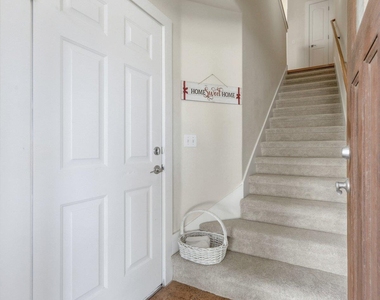 13420 Lyndhurst St - Photo Thumbnail 2
