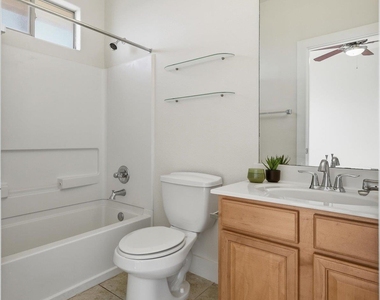 13420 Lyndhurst St - Photo Thumbnail 13