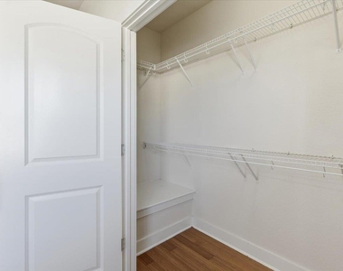 13420 Lyndhurst St - Photo Thumbnail 20