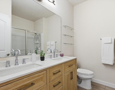 13420 Lyndhurst St - Photo Thumbnail 15
