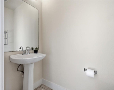 13420 Lyndhurst St - Photo Thumbnail 11