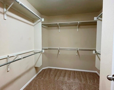 376 Spruce Dr - Photo Thumbnail 8