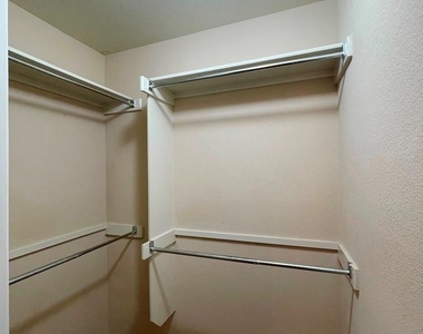 376 Spruce Dr - Photo Thumbnail 14
