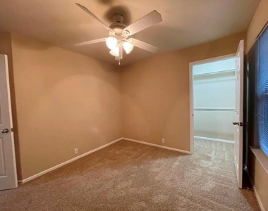376 Spruce Dr - Photo Thumbnail 16