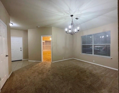 376 Spruce Dr - Photo Thumbnail 2
