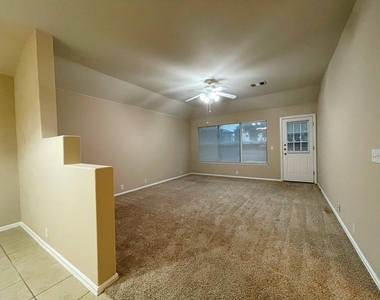 376 Spruce Dr - Photo Thumbnail 3