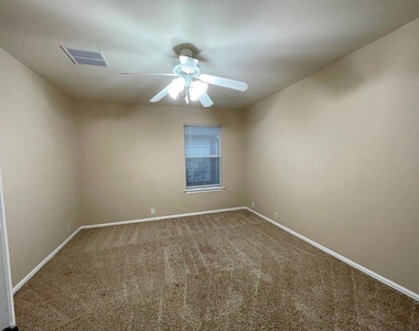 376 Spruce Dr - Photo Thumbnail 13