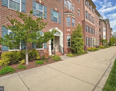 3565 Holborn Place - Photo Thumbnail 2