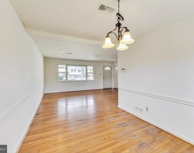 1208 Pinewood Drive - Photo Thumbnail 9