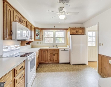 1208 Pinewood Drive - Photo Thumbnail 1