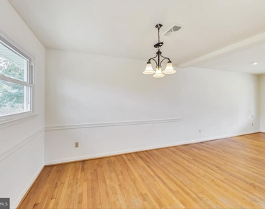1208 Pinewood Drive - Photo Thumbnail 8